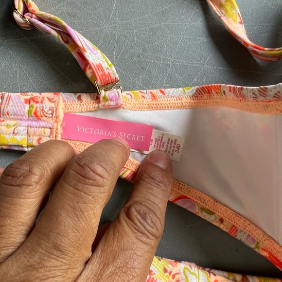 Victoria’s Secret Bikini - Picture 4 of 4